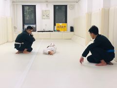 -菠萝格斗巴西柔术训练馆