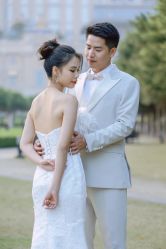 -现代经典婚纱摄影