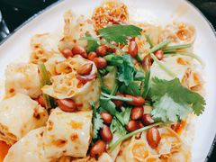 拌面藕-鱼窝棚柴火铁锅炖(富山屯店)