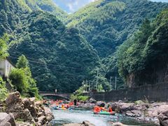 -安吉龙王山峡谷漂流