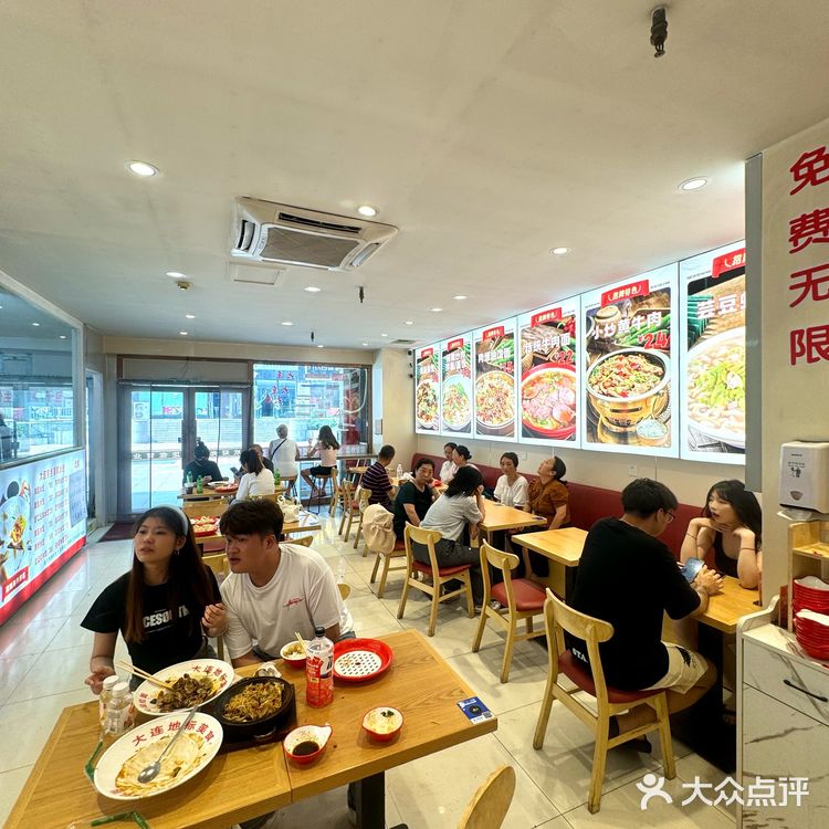 ‼️在大连，打工人的小食堂，座无虚席