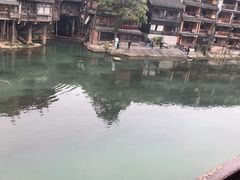 -临江餐馆二楼美食部落