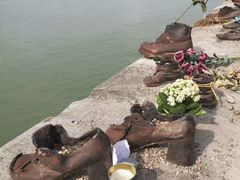 -多瑙河畔鞋履雕塑