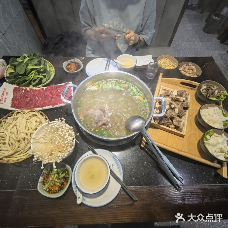 你吃牛肉火锅的时候会翘脚[狗头]