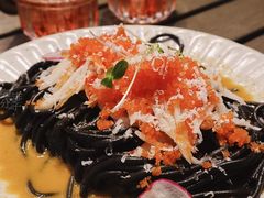 阿拉斯加蟹肉配海胆酱墨鱼汁意面-CHILLAX轻乐时(侨建·Hi City店)
