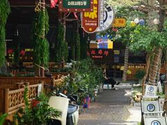 -三亚火车头万人海鲜广场