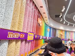 -m豆巧克力世界(上海世茂广场店)