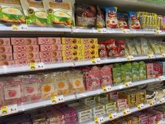 -咻啵翔翔零食基地(万达广场店)