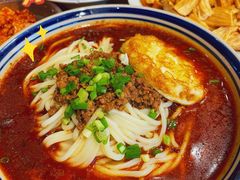 招牌传统麻辣面-聚合鑫东北熏酱熟食麻辣面(长阳店)