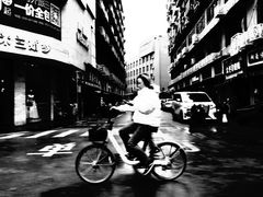 -爆炸头阿姨小四川正宗川味小吃(无任何分店)