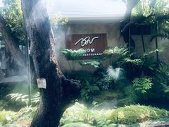 -Chom Cafe and Restaurant