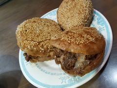 烧饼夹烧牛羊肉-老爆肚满五香烧牛羊肉