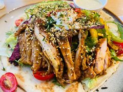 照烧鸡肉配牛油果拉法沙拉-HELLO 27 意面·沙拉·帕尼尼