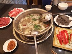 -周老三跷脚牛肉·全牛火锅(非遗传承店)