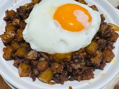 免治牛肉饭-阿维斯咖啡(镜湖店)