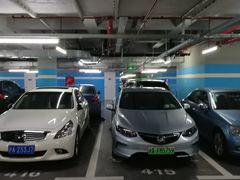 -白玉兰广场停车场