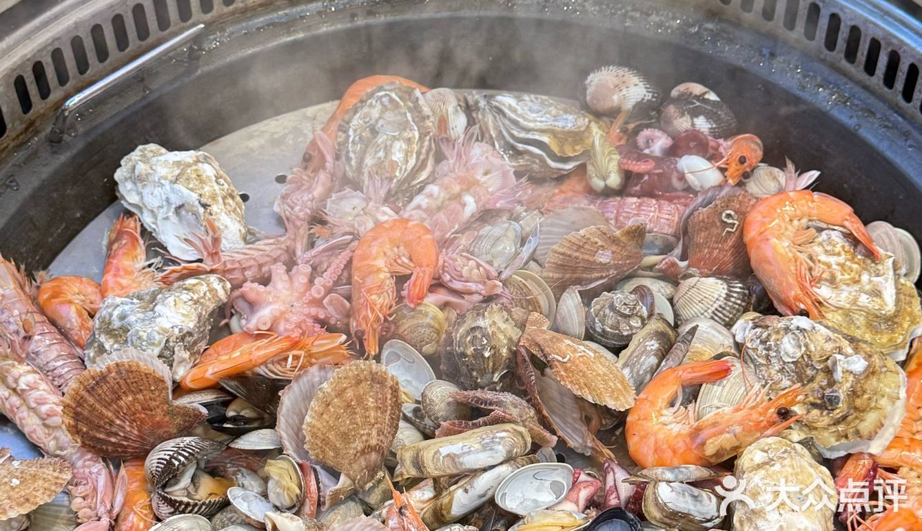在青岛吃大锅蒸汽海鲜还得是他家 已开二十多年
