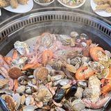 在青岛吃大锅蒸汽海鲜还得是他家 已开二十多年