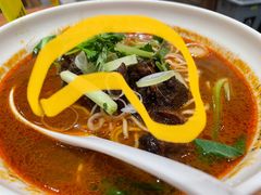 红烧肥牛面-弄堂咪道-饭香·面香·馄饨香(钦州北路田尚坊店)