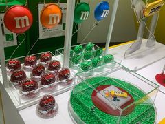 -m豆巧克力世界(上海世茂广场店)