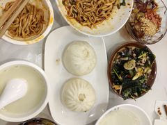 -李与白包子铺(桐梓林店)