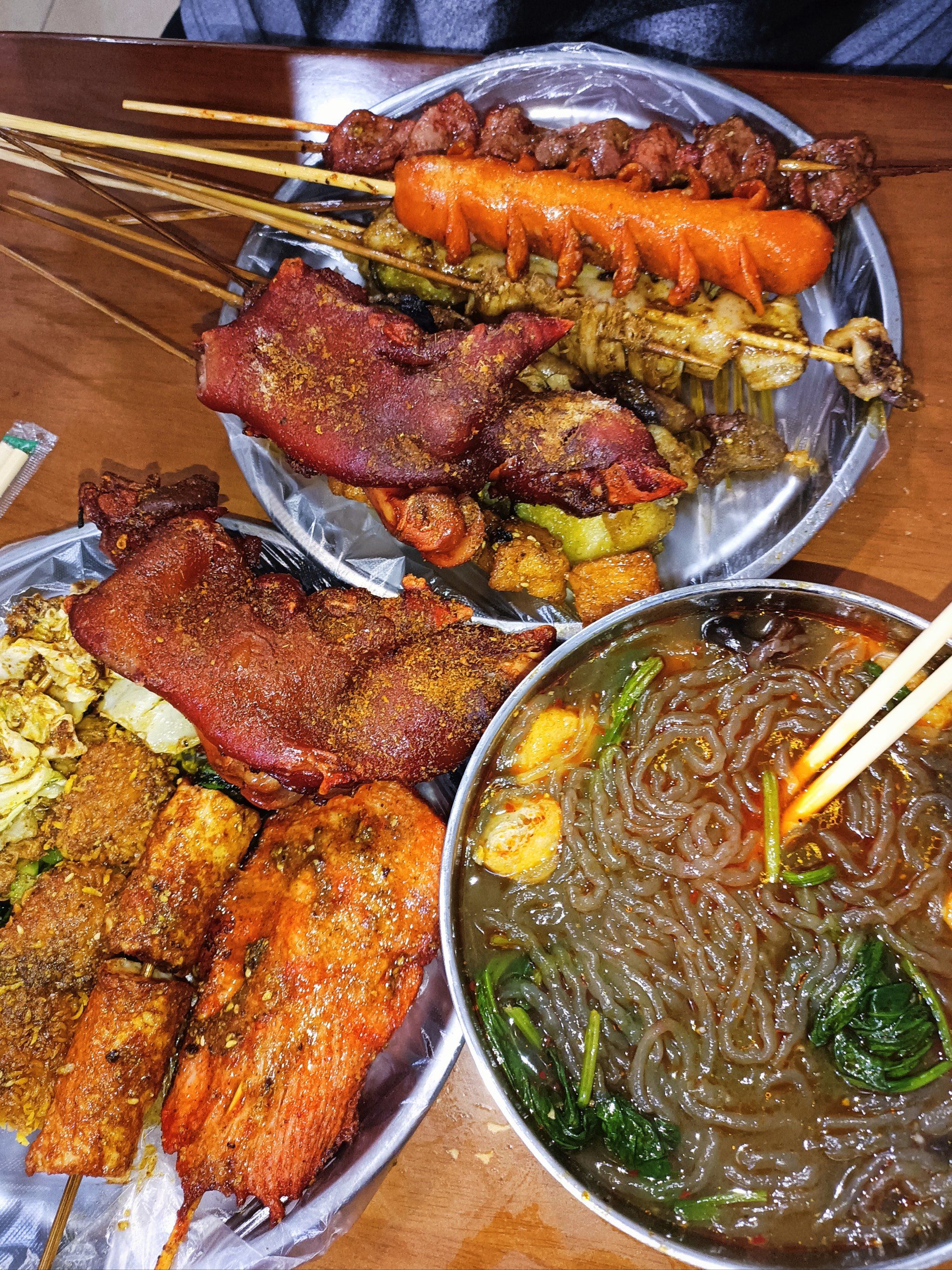 小吃摊的街头美味