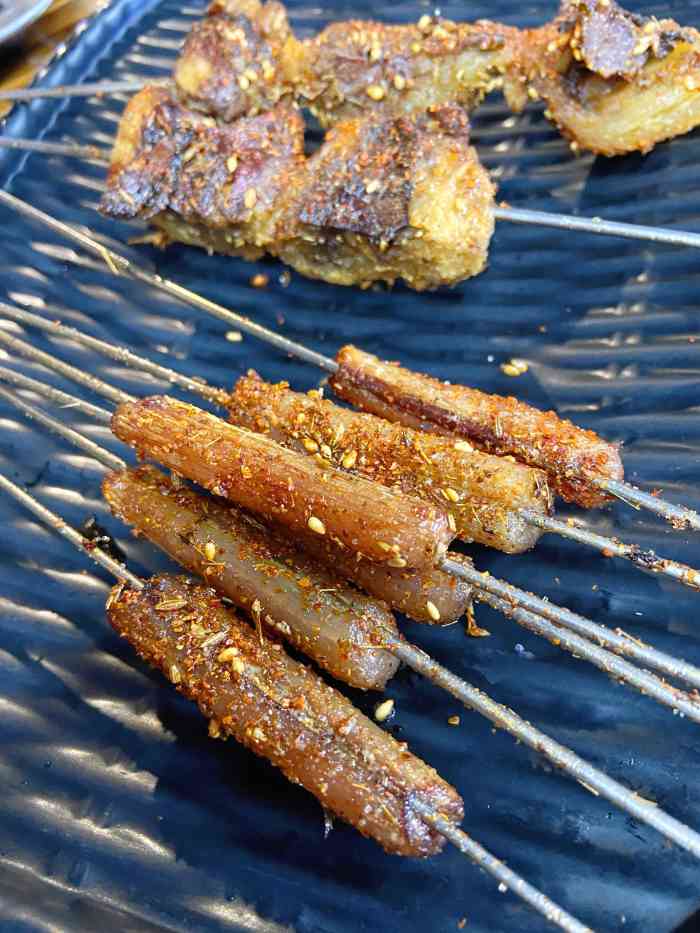 羊枪羊炮-"[薄荷]环境:大堂很大,桌子都是大桌子."-大众点评移动版