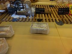 面包甜点陈列柜-啊噗吐呦现场烘焙(麦凯乐店)