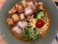 黄金脆皮猪五花面-陳八两面家(滨江天街店)