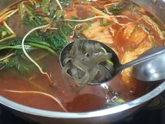 -苗伯妈酸汤火锅