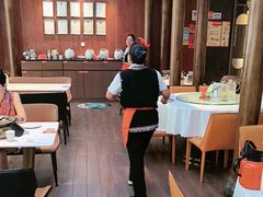 -阿瓦山寨·湘菜现炒·剁椒鱼头王(咸阳总店)
