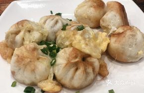 Pan-fried Egg Bao with Iron Skillet