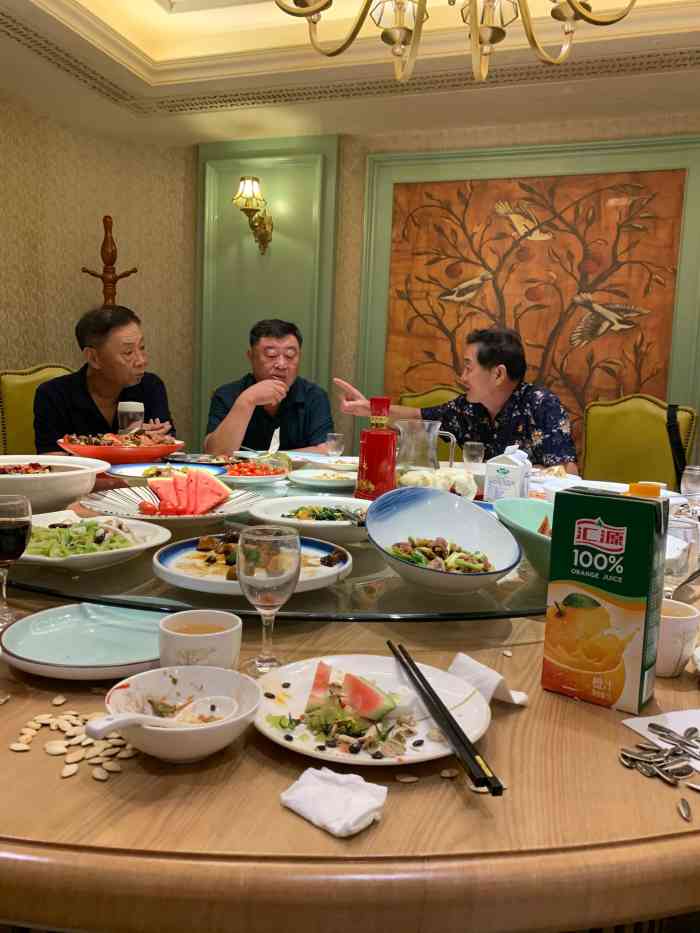 新时代大酒店(劲松一路店)-"劲松一路上的中型饭店三层,周末生意火爆