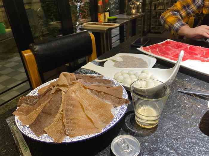 王启华火锅(高新店)-"环境:有两个包间 有大厅几张桌子 有阳.