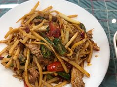 酸笋炒牛肉-红鼻子桂林米粉(金唐新光界店)