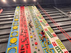 -极限PLAY运动娱乐新世界·团建派对潮玩休闲馆·室内蹦极高空游乐园