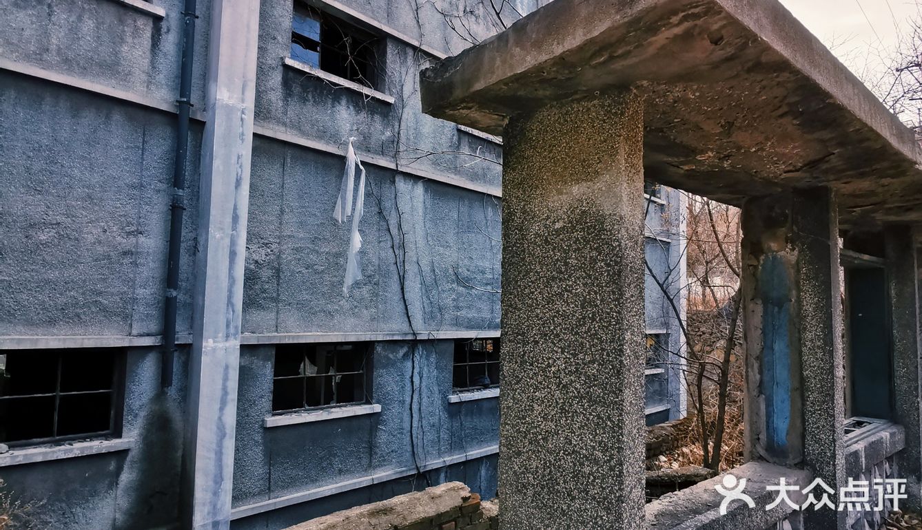 王平煤矿废墟