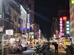 -六合夜市