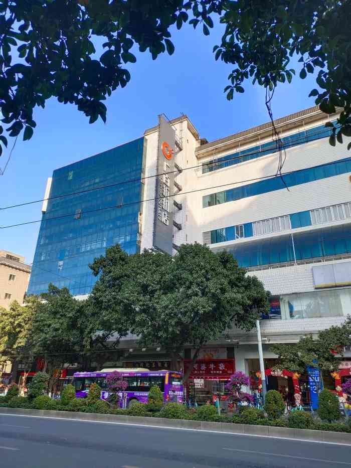 广百折扣店(荔湾店)-"这家店,开始是广百集团名下的新大新商场,.