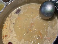-洪氏嗨捞·广东猪肚鸡·椰子鸡火锅(西咸万象城店)