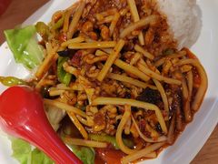 鱼香肉丝盖饭-园区食堂