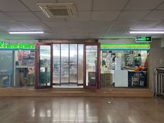 -全家便利店(莲花池东路店)