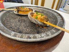 金奖石锅大连鲍-品海楼·大连海胆锅贴馆(东港店)