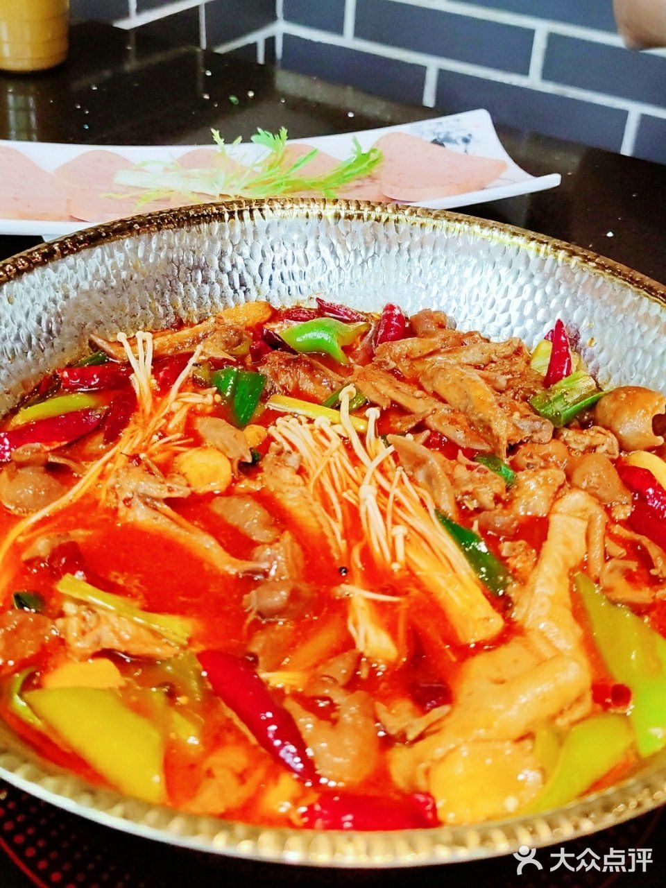 肥肠湘、非常香！这家美蛙鱼火锅好吃到汤都要喝光光😍   