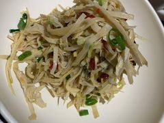 香葱拌笋衣-小大董·烤鸭(王府井apm店)