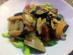 -J Daeng Seafood