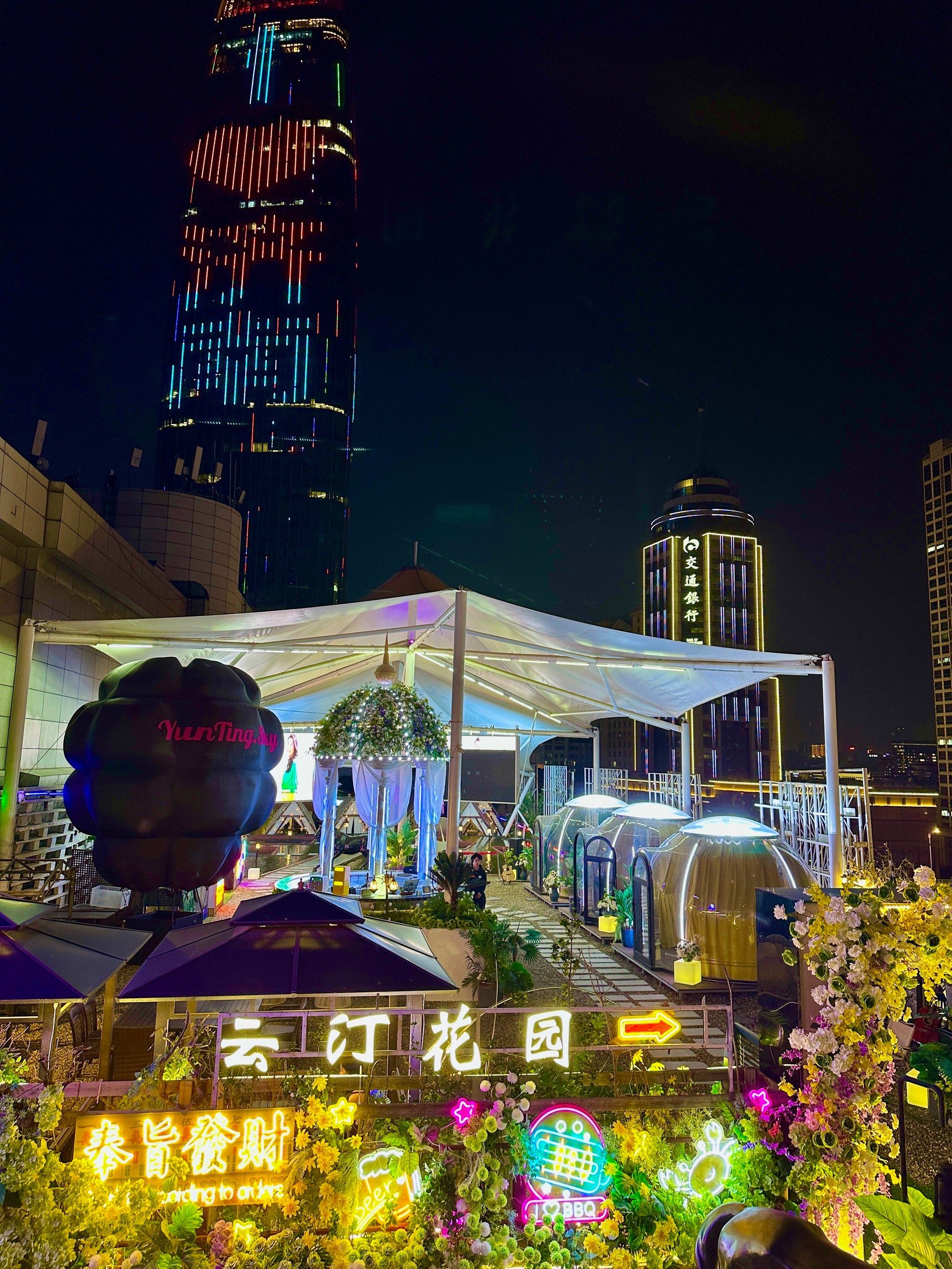 在济南找到了小众空中花园餐厅!好浪漫好chill.