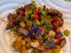 茄子肉丁小公鸡双拼面-乐三里屯面馆(阿那亚店)