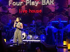 -FOUR PLAY BAR