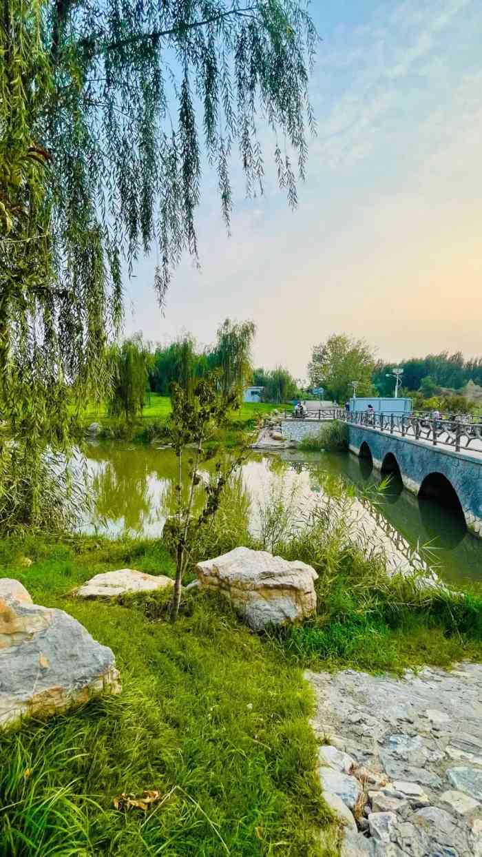 沁河郊野公园-"天气越来越暖和了,家附近的公园修建得很好.